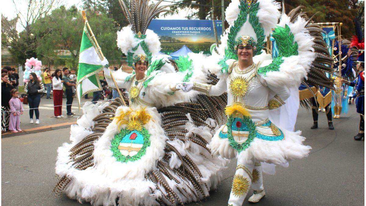 Comparsa Emperatriz desfiló por primera vez en el acto del 25 de Mayo en Concordia