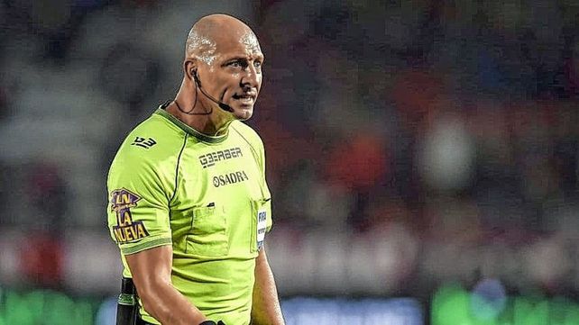 Néstor Pitana controlará por segunda vez en su carrera un Clásico Santafesino.