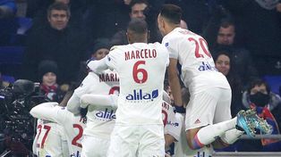 Los jugadores de Lyon tienen un trabajo extra