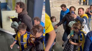 El actor Rodrigo de la Serna sorprendió a los hinchas de Rosario Central con su aparición en el Gigante
