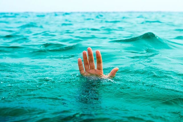 Quiso caminar sobre el agua como Jesús y se ahogó