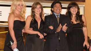 Ver a Claudia en pareja fue una puñalada, dijo Maradona