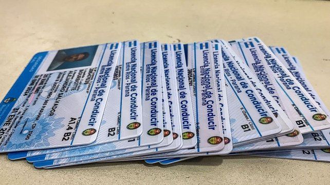 Los deudores alimentarios no podrán obtener licencias de conducir profesionales en Entre Ríos.