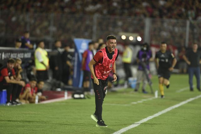 El trabajo de Soso en Newell's a comienzos de 2025 fue muy malo. Tras perder el clásico dejó de ser el DT leproso.