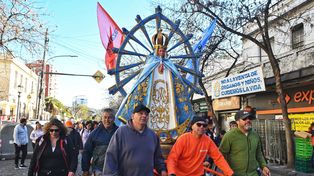 La peregrinación a Luján reúne a miles de fieles que partieron desde Liniers para recorrer unos 60 kilómetros.