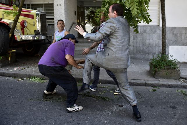 Dos hombres protagonizaron una brutal pelea por una discusión de tránsito
