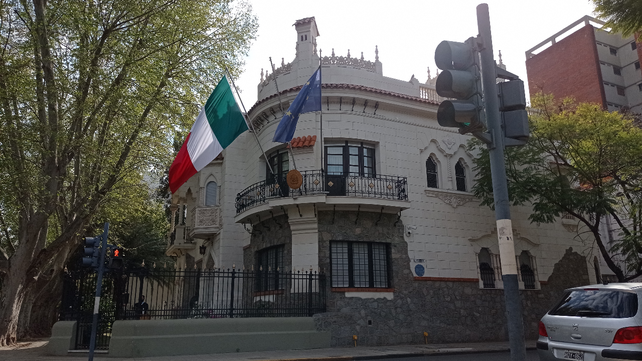 La casona de bulevar Oroño y Montevideo recibe trámites presenciales y online.