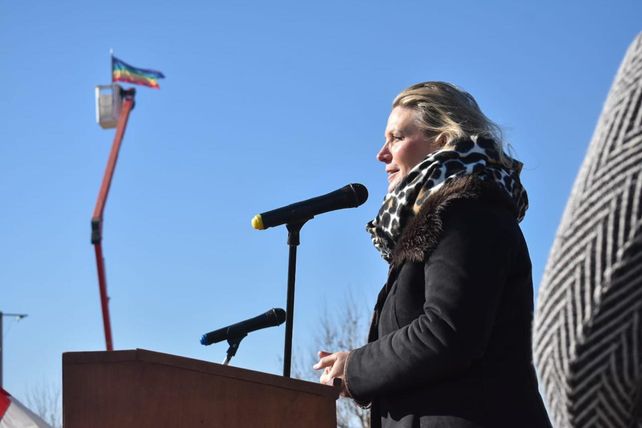 Verónica Geese valoró especialmente que el parque solar haya sido montado por una cooperativa.&nbsp;