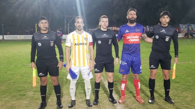 La revancha en barrio Tablada. Los capitanes Mariano Araguas (Centenario) e Ignacio Bogino ( Central Córdoba) se verán las caras nuevamente.