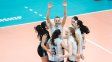Catalina Borrero Müller (abajo, a la derecha) celebra junto con sus compañeras.