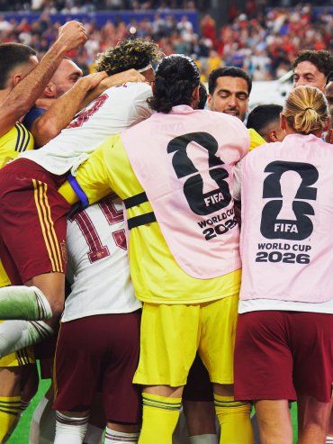 España sorprendió a Francia y es el primer finalista