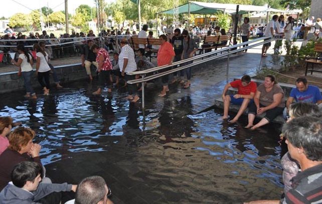 El “campito”. El lugar de donde se extrajo agua se convirtió en un santuario.