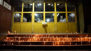 La ciudad de San Cristóbal se encuentra conmocionada tras el tiroteo escolar ocurrido el lunes 30 de marzo de 2026 en la Escuela Normal N° 40 Mariano Moreno.