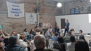 En una tensa reunión, vecinos y funcionarios municipales discutieron por el nuevo Estacionamiento Social Asistido que cobrarán los trapitos.&nbsp;