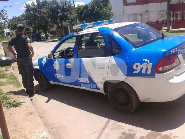 Rosario: un policía frustró un asalto a una forrajería, hirió gravemente a un delincuente y atrapó a otro