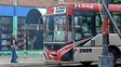 Duras críticas al transporte y el bacheo en barrio El Pozo: exigen que el municipio intime a las empresas de colectivos Duras críticas al transporte y el bacheo en barrio El Pozo: exigen que el municipio intime a las empresas de colectivos