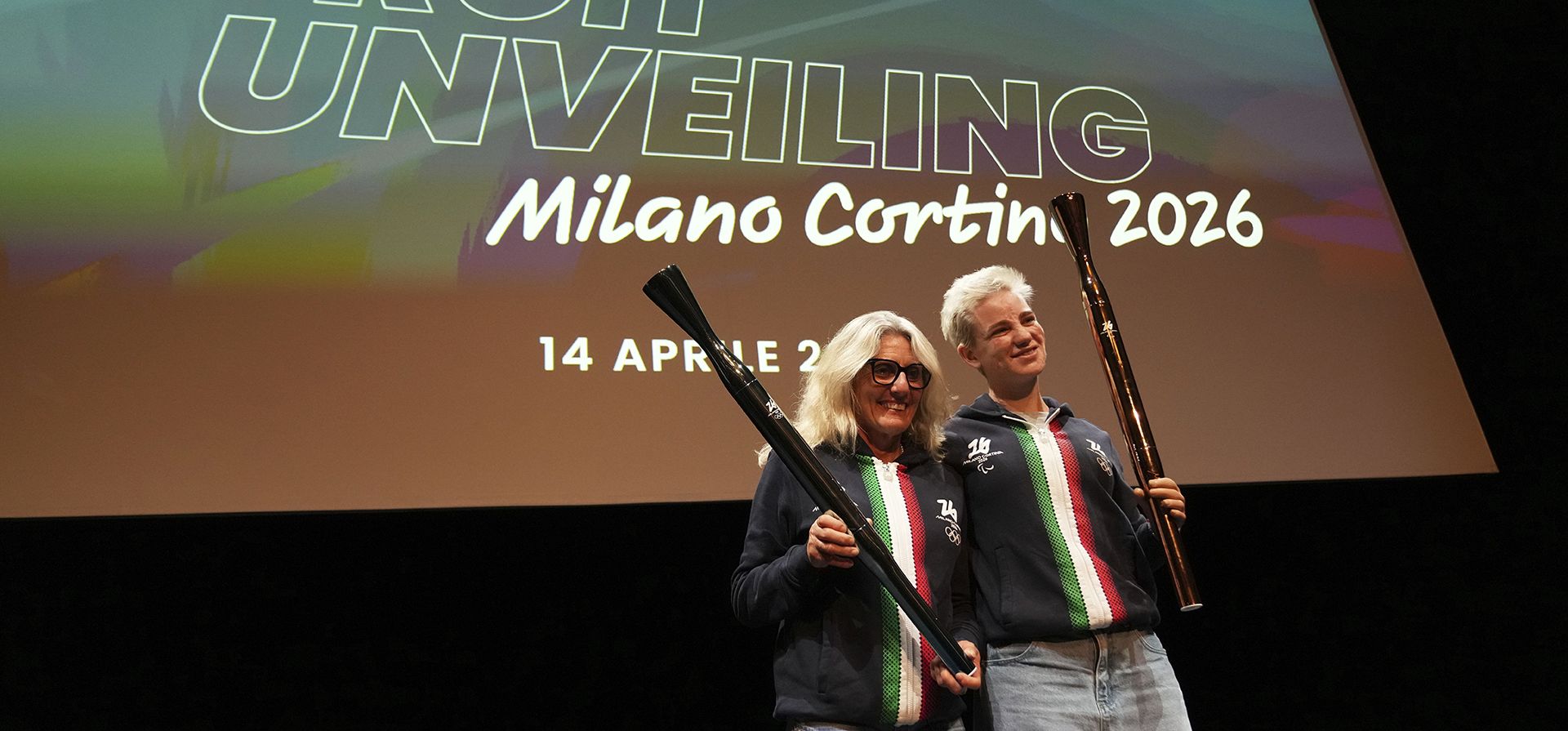 La ex esquiadora de fondo italiana Stefania Belmondo (derecha) y la campeona paralímpica Beatrice La ex esquiadora de fondo italiana Stefania Belmondo (derecha) y la campeona paralímpica Beatrice