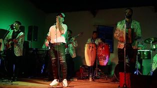 Grupo Cali sonando en la noche de Baila Baila Paraná