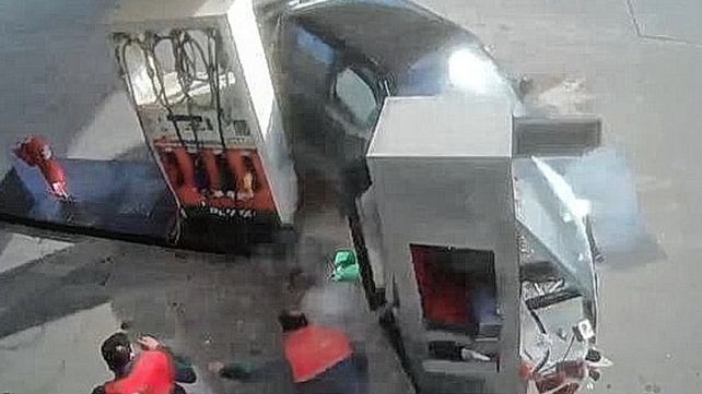 Una tarde violenta en San Justo: el conductor apuntó contra los empleados de la estación de servicio.&nbsp;