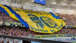 Tras los incidentes los hinchas ya copan el Madre de Ciudades. 