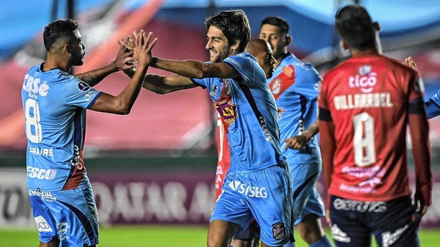 Arsenal goleó 3-0 a Jorge Wilstermann y mantiene la ilusión en la Copa Sudamericana.
