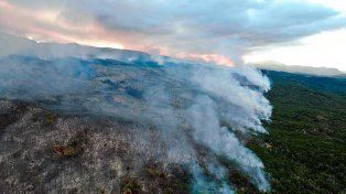 Incendio forestal avanza sobre e parque nacional Los Alerces