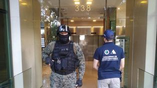 Un departamento de Oroño al 300, domicilio de uno de los detenidos, fue otro de los epicentros de los operativos.