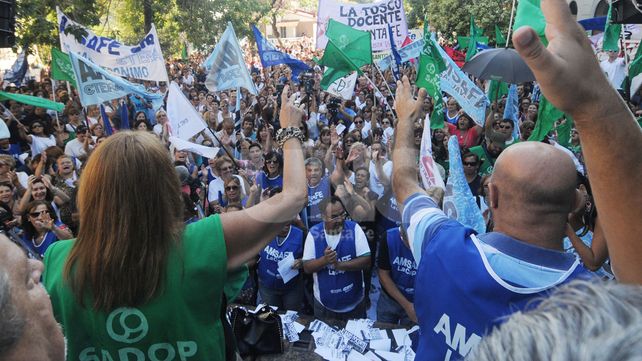 Docentes provinciales confirmaron el paro con movilización para este miércoles