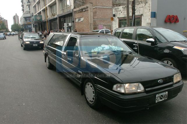 Familiares y amigos le dieron el último adiós a la familia Ferraro