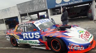 En los boxes. Ayer los equipos se instalaron en el autódromo. Tras su paso por el ámbito nacional, Juan Ronconi vuelve al TC Pista.