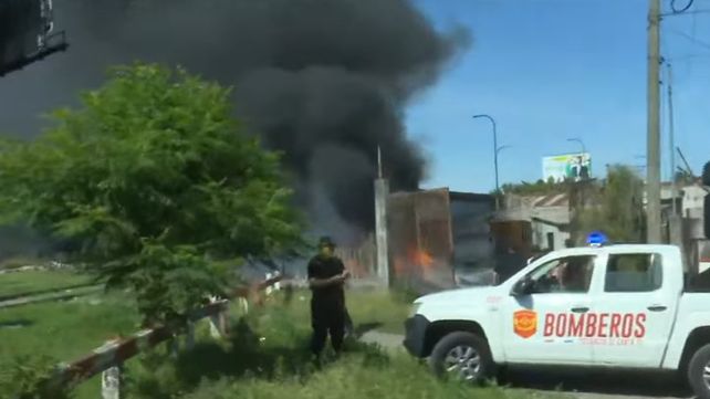 El incendio se desató en un predio ubicado sobre Colombia al 1600.
