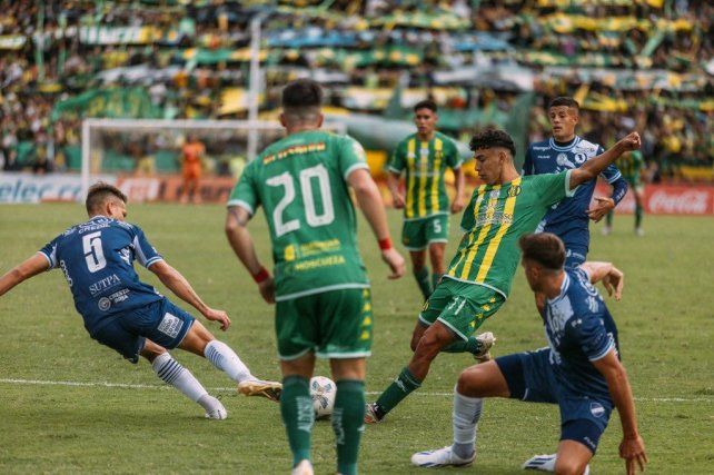 Aldosivi fue local ante Alvarado en el Minella.