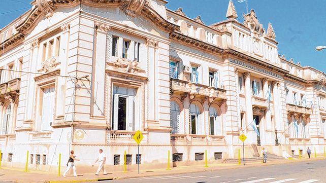 La sede. El allanamiento se realiz&oacute; en oficinas del edificio del Ministerio de Seguridad en la capital provincial.