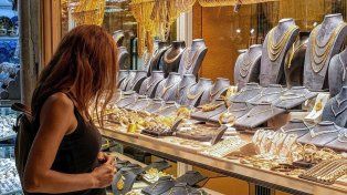 Las joyerías tienen menor demanda de oro