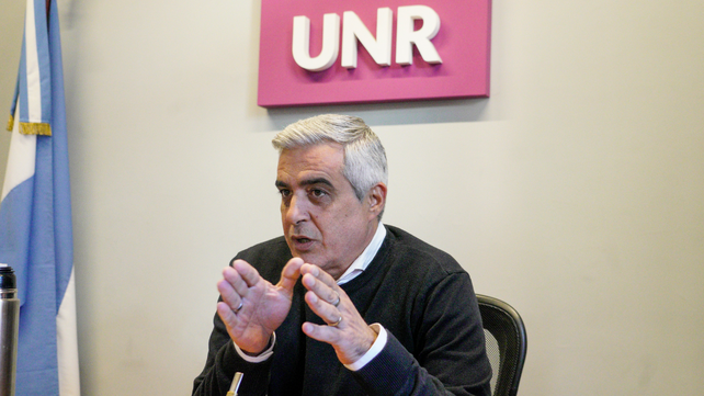 El rector de la UNR
