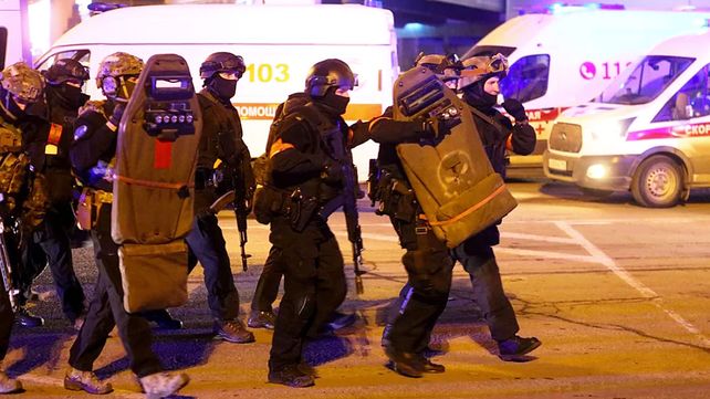 Kremlin dijo que hay 11 detenidos por el atentado en Crocus City Hall en Moscú. Hay más 140 heridos. ISIS se atribuyó el atentado pero Rusia apunta a Ucrania.