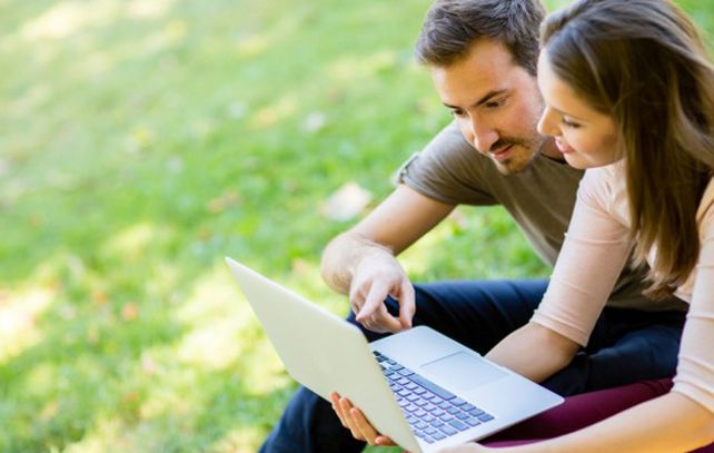 Las parejas online tienen menos probabilidades de divorcio que las que se conocen por otras vías.