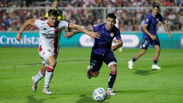 Mateo Silvetti encara ante Unión