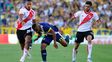 Campaz pasa entre Rondón y Simón en el último Central-River. Ahora se verán las caras en Córdoba.