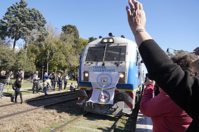 El tren metropolitano ya hizo las pruebas de rigor y se prepara para iniciar los viajes diarios entre Cañada de Gómez y Rosario. Resta definirse cuándo comenzará el servicio.&nbsp;