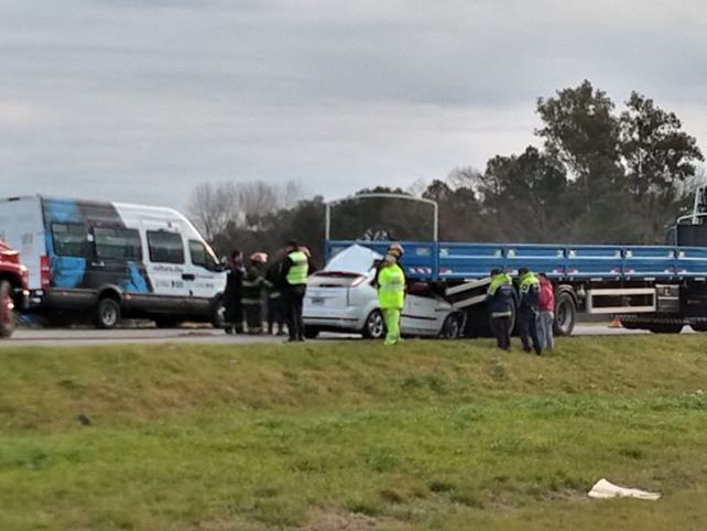 Dos personas murieron por un tremendo choque en la autopista Buenos Aires-Rosario