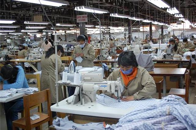 El empleo privado en blanco cayó 0,5 % a fines de 2012