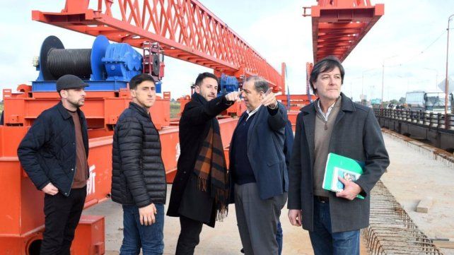 Poletti y Garibaldi recorrieron la obra del nuevo Puente Carretero: ya alcanza un 65% de avance