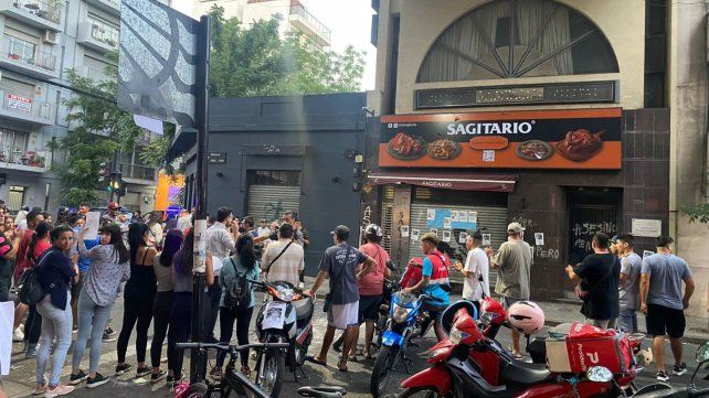 Marcha y corte de tránsito en Balcarce y Mendoza por la muerte del repartidor