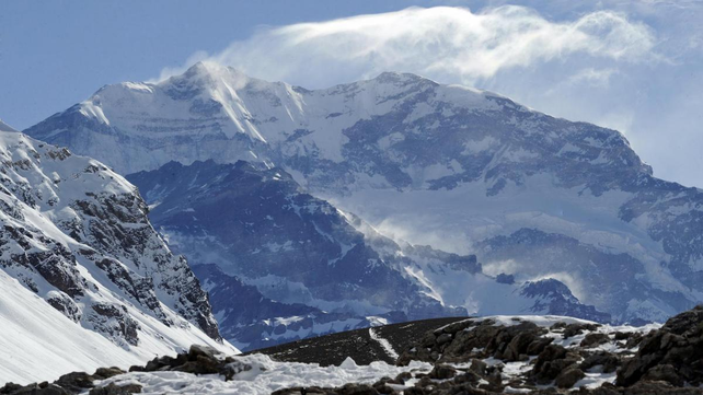 La ladera occidental del cerro Marmolejo, la chilena, fue elegida por los andinistas argentinos por su mayor dificultad. 