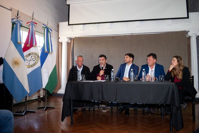 Provincia y municipio presentaron nuevas inversiones, obras y fondos para Roldán