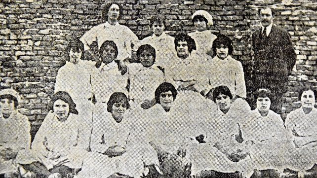Fútbol de mujeres en 1913