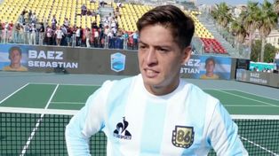 Báez cortó la mala racha en Nápoles y lo festejó con la camiseta de Maradona