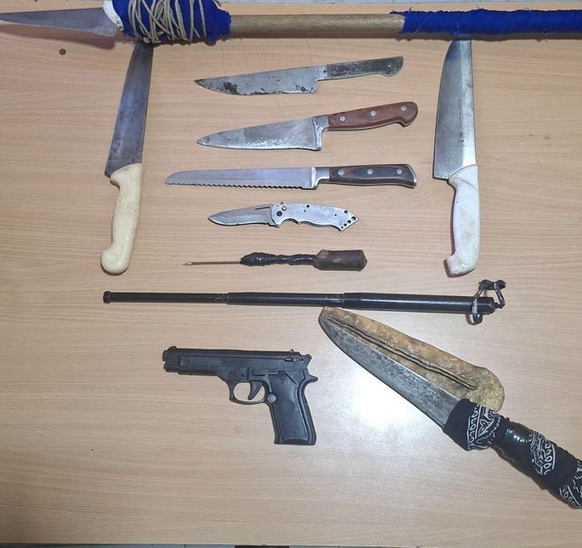 Tras un allanamiento por amenazas secuestraron drogas y armas y detuvieron a una mujer por resistencia a la autoridad. Ocurrió en San José&nbsp;