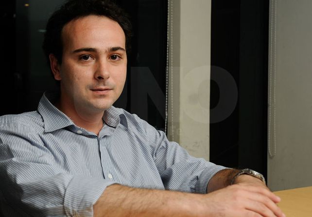 Gajes de campaña. El edil justicialista Juan Carlos Cesoni debió concurrir esta madrugada hasta una comisaría a aclarar por qué estaba bajando carteles.&nbsp;
